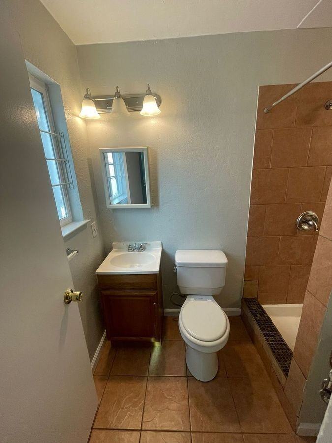 2537 Ellsworth St #B - Photo 7 of 11