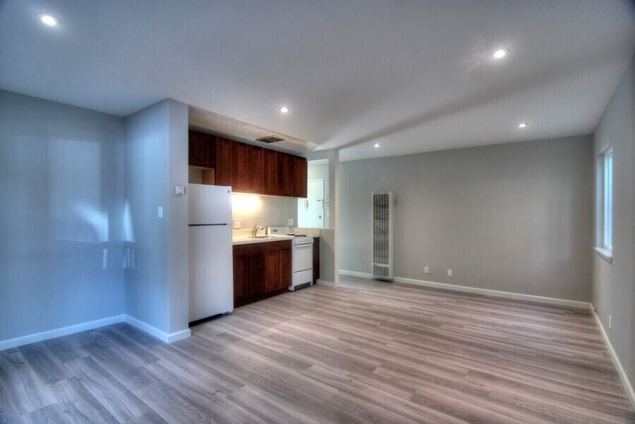 319 Poplar Ave #01 - Photo 2 of 14