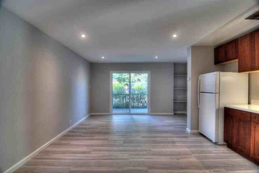 319 Poplar Ave #01 - Photo 3 of 14