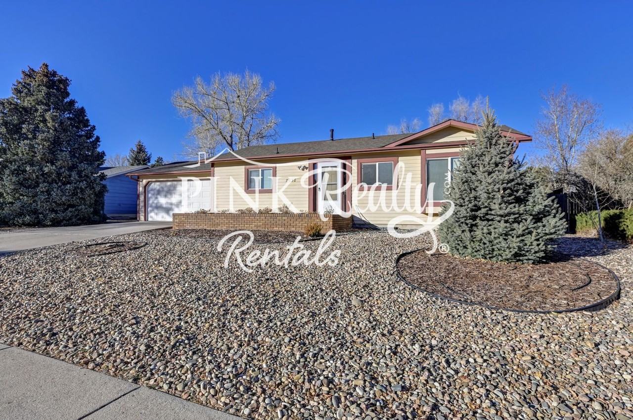 7650 Vallhalla Dr - Photo 3 of 35