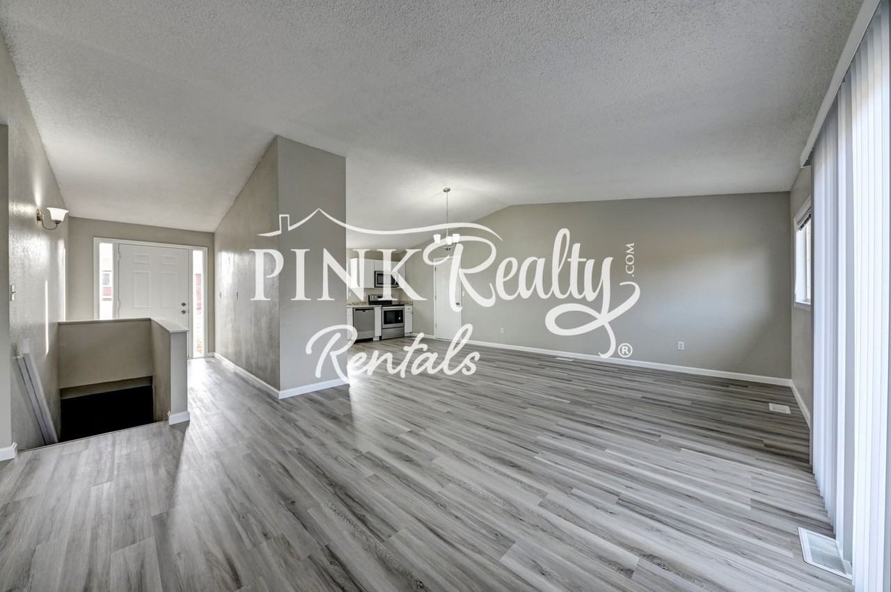 7650 Vallhalla Dr - Photo 5 of 35