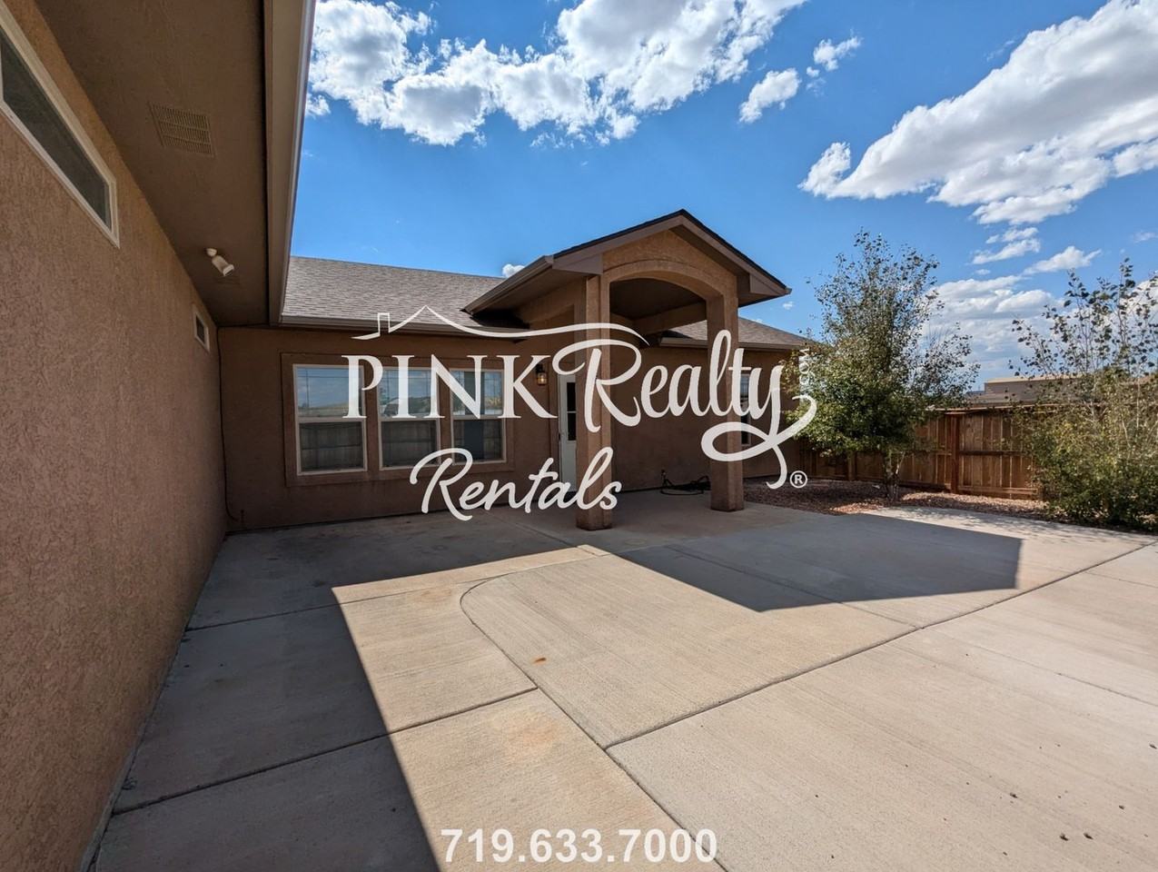 1325 N Challenger Dr - Photo 4 of 50