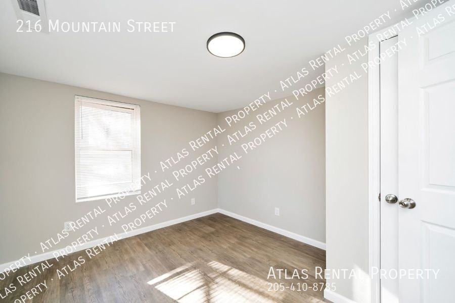 216 Mountain St - Photo 7 of 18