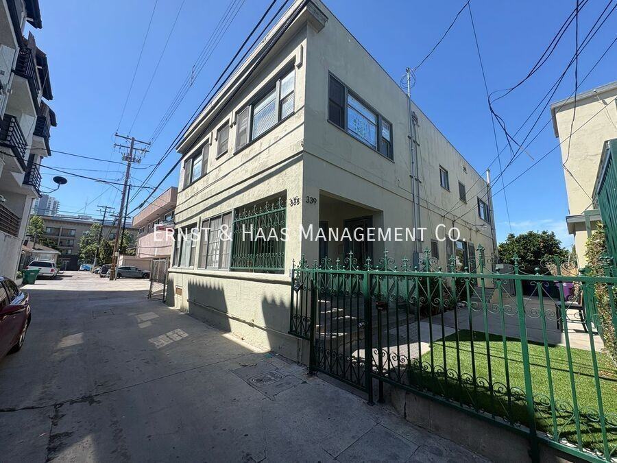 335 N Virginia Ct #D - Photo 2 of 24