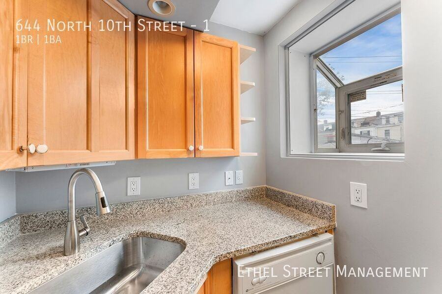 644 N 10th St #1 - Photo 4 of 28