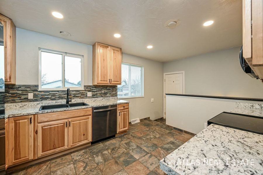 16729 E Layton Ave - Photo 5 of 19