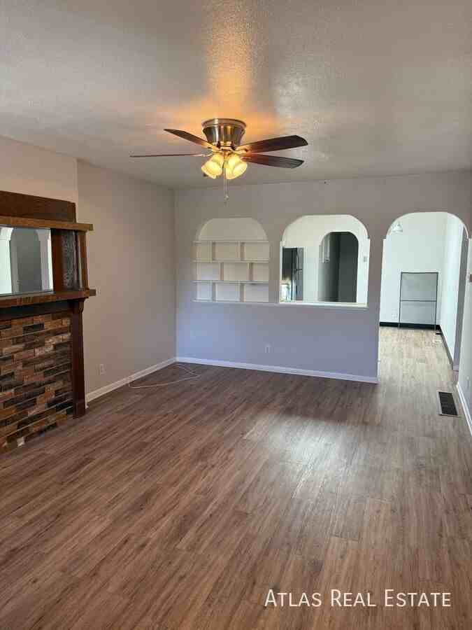 1526 Lowell Blvd - Photo 3 of 14