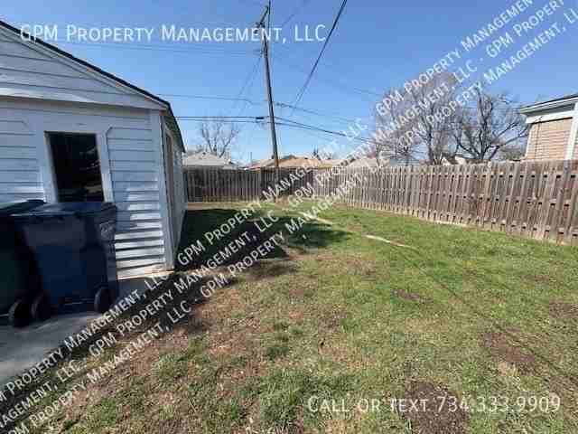 1302 Empire Ave - Photo 4 of 23