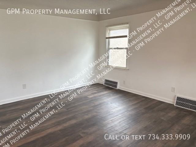 1302 Empire Ave - Photo 5 of 23