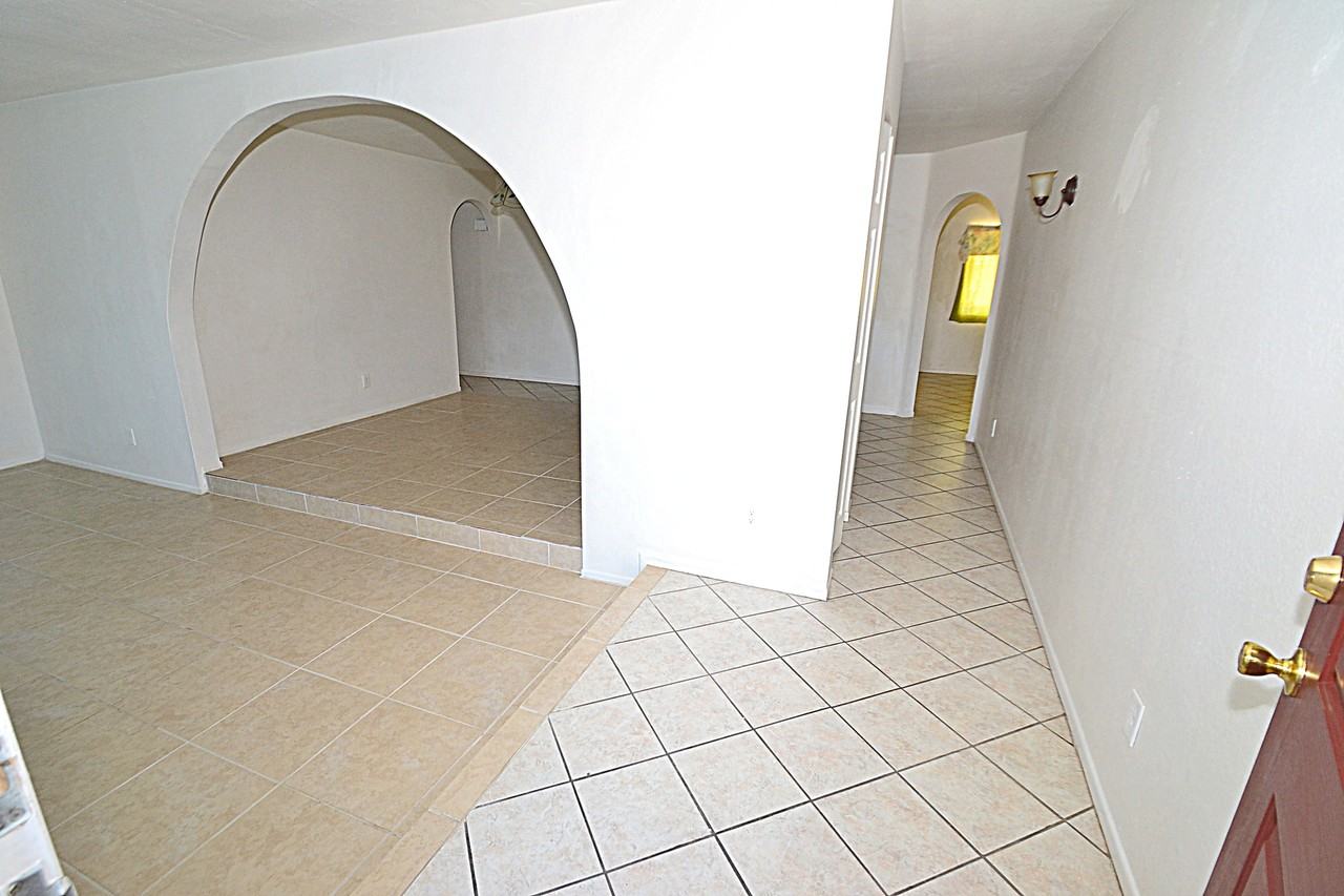 6941 W Vermont Ave - Photo 4 of 39