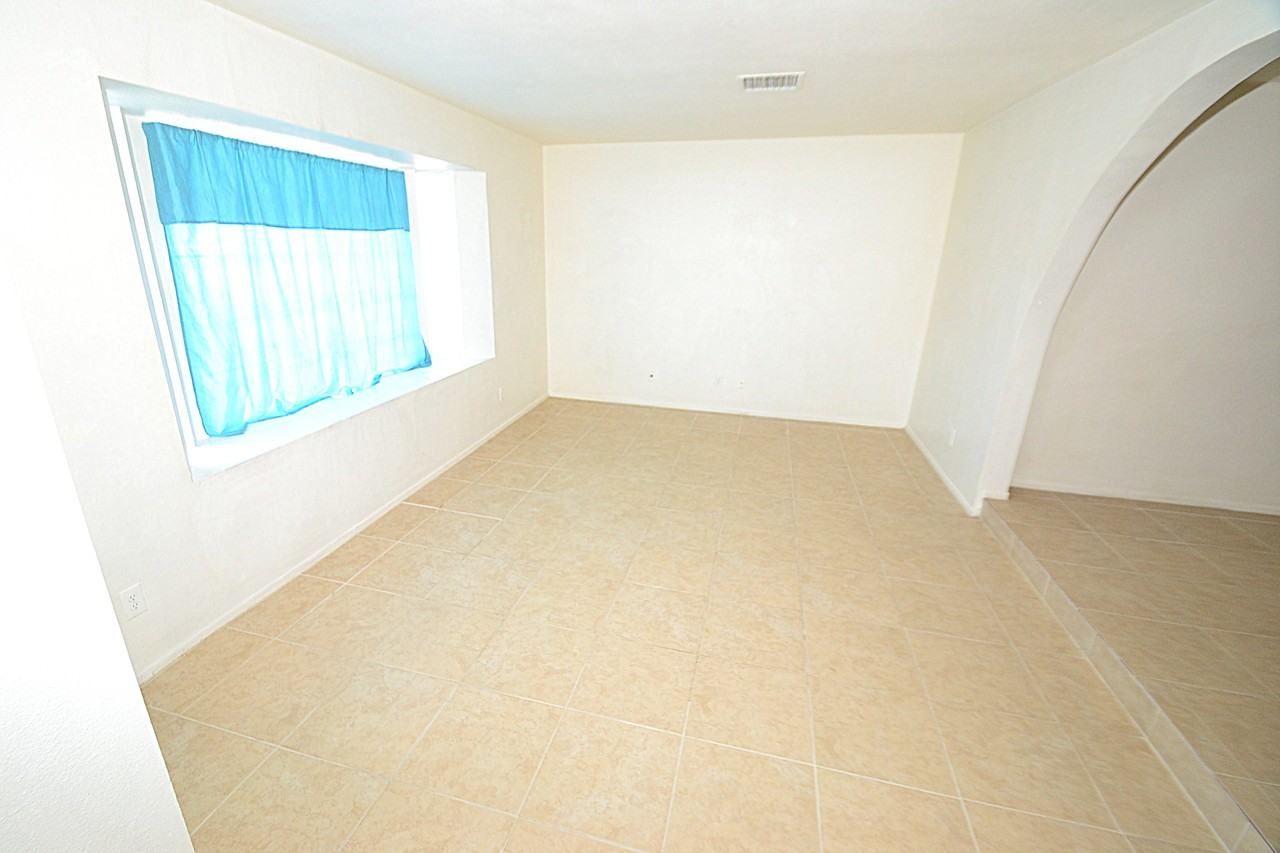 6941 W Vermont Ave - Photo 5 of 39