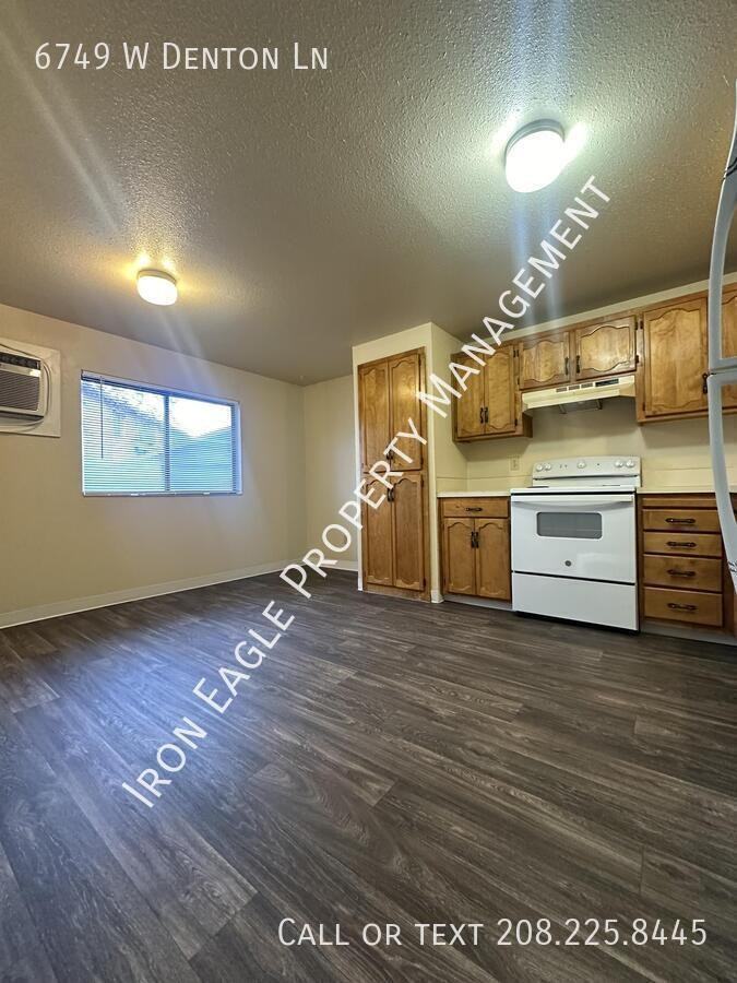 6749 W Denton Ln #6749 - Photo 3 of 11