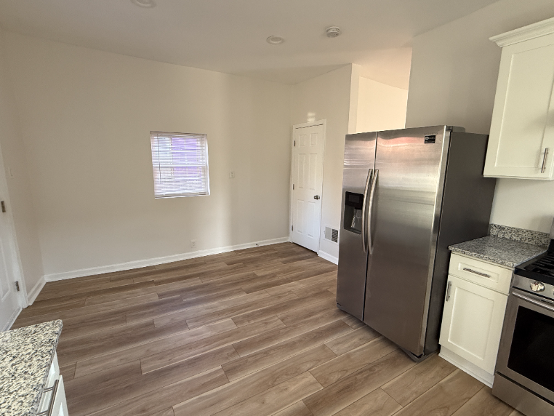 6304 Desmond St - Photo 7 of 21