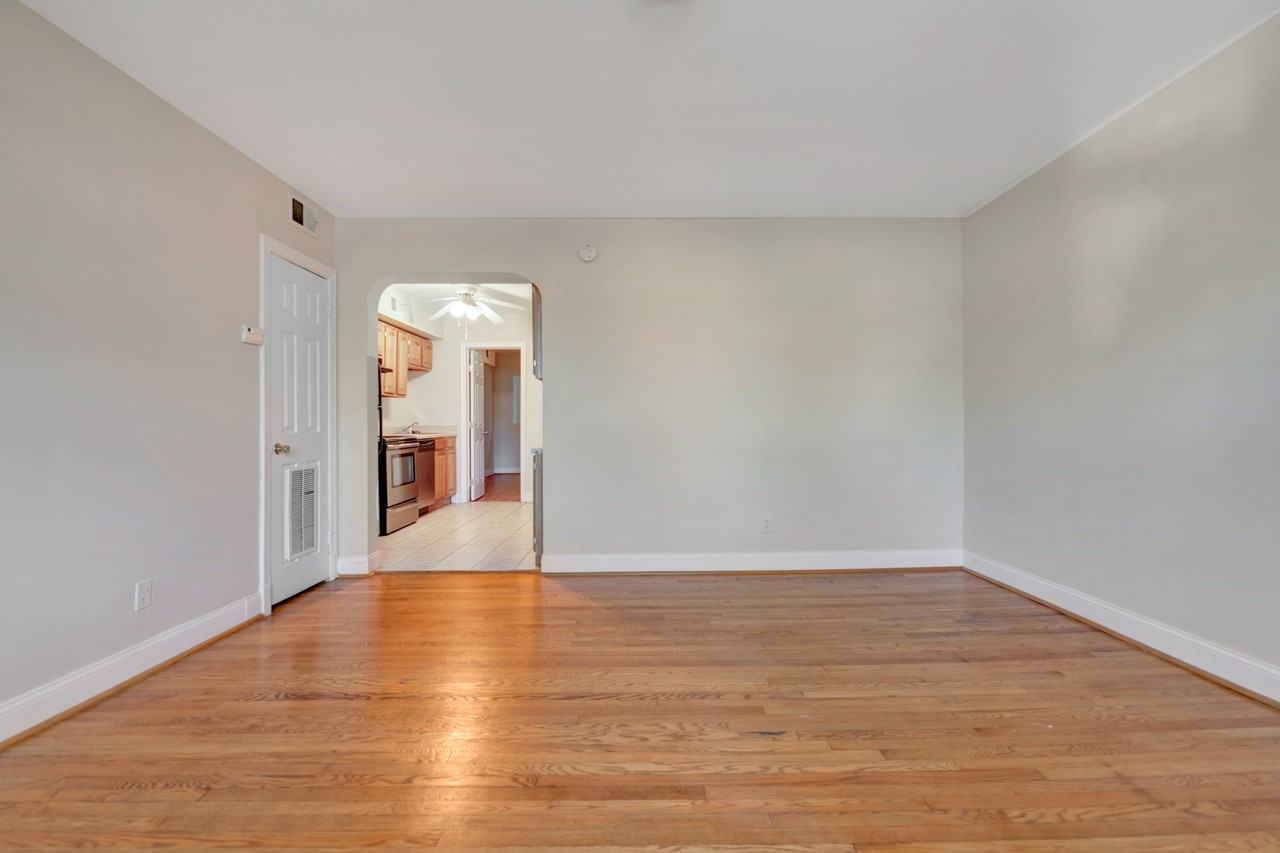 1200 Penn St Ne #1 - Photo 4 of 16