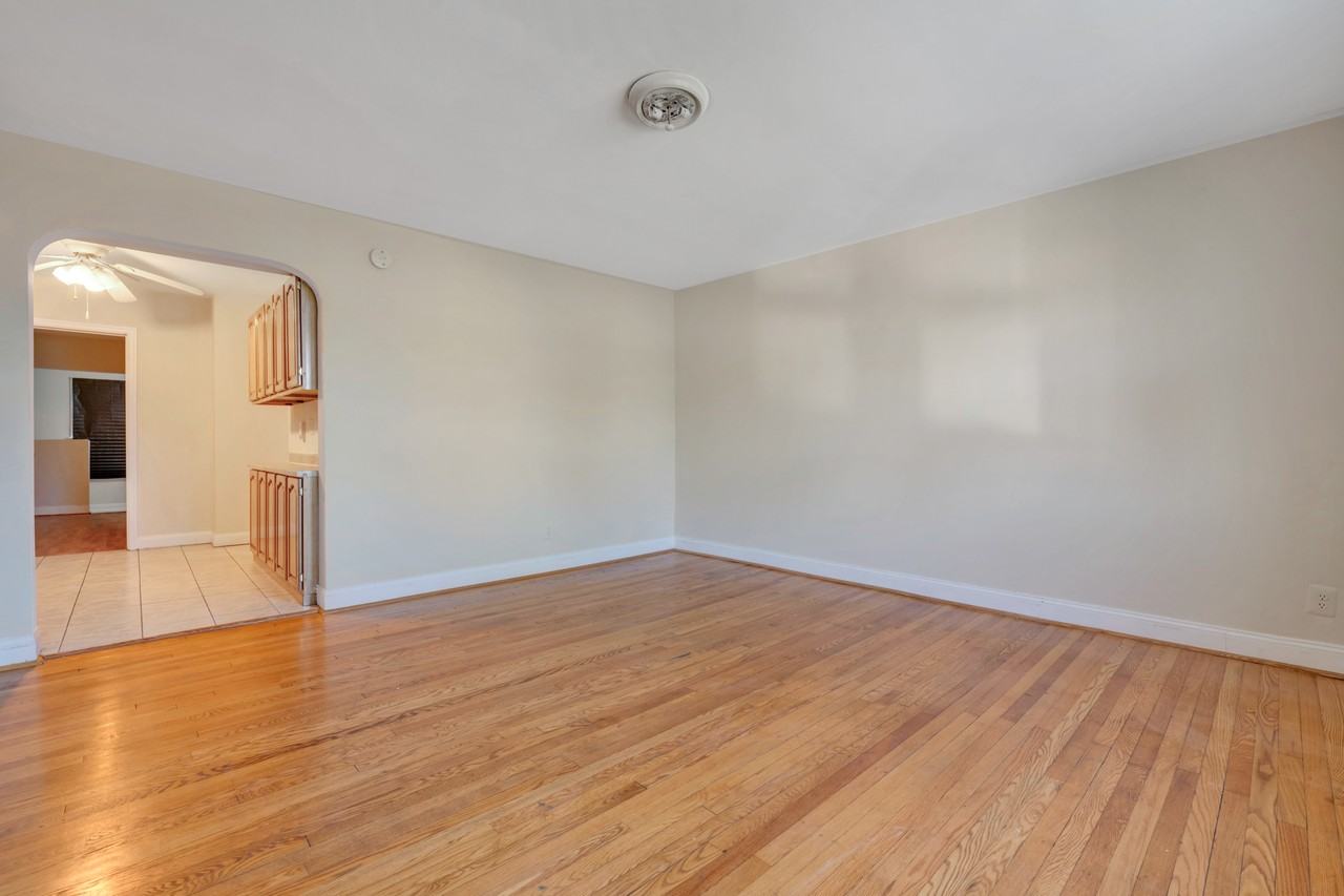 1200 Penn St Ne #1 - Photo 5 of 16