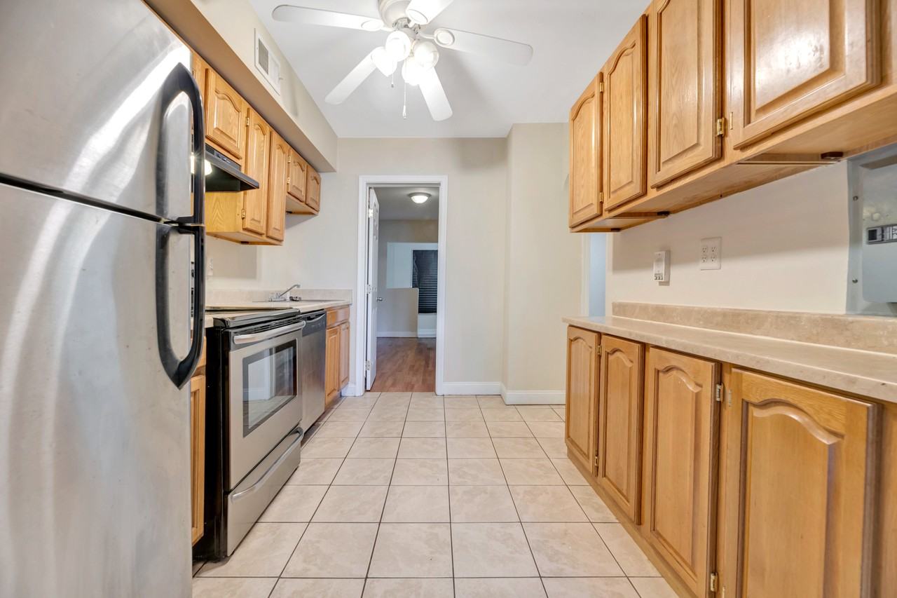 1200 Penn St Ne #1 - Photo 6 of 16