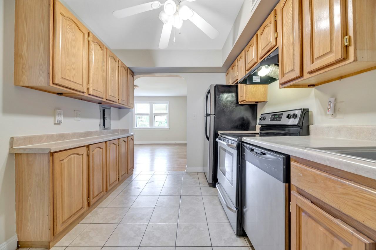 1200 Penn St Ne #1 - Photo 7 of 16