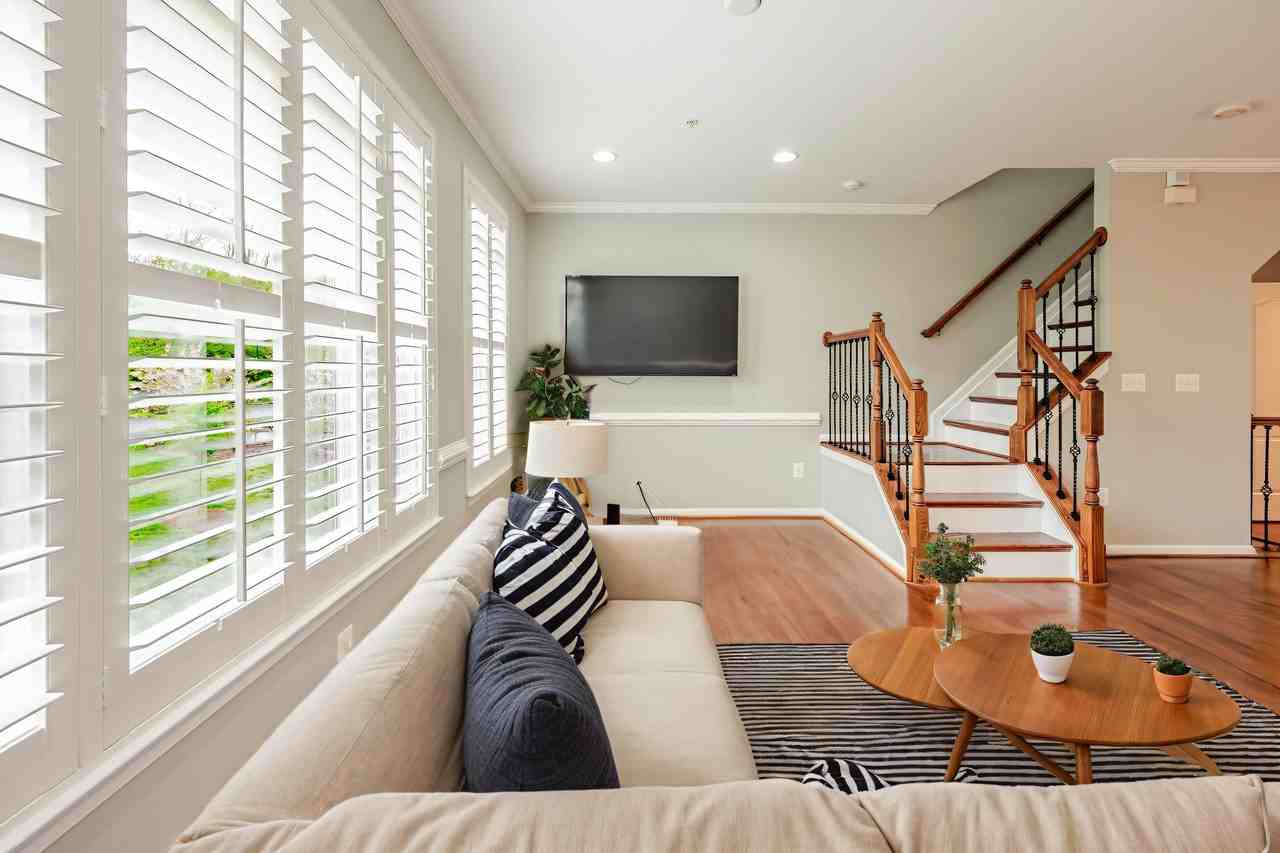 506 Ava Way Ne - Photo 2 of 33