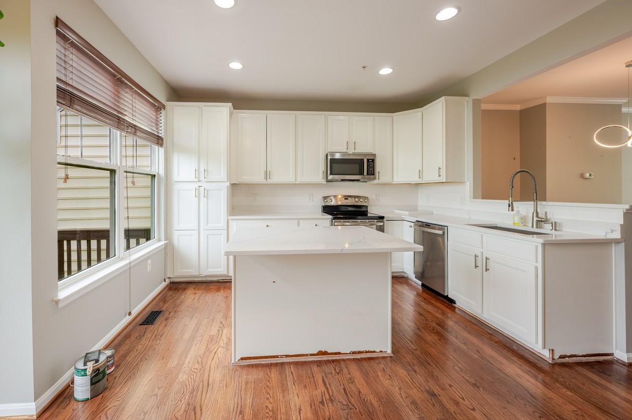 506 Ava Way Ne - Photo 3 of 33