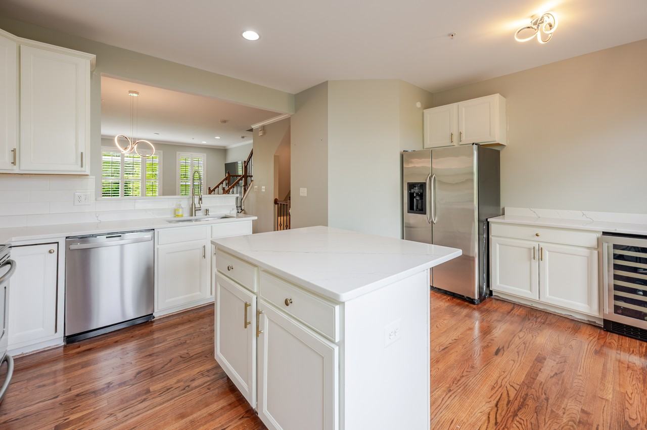 506 Ava Way Ne - Photo 5 of 33