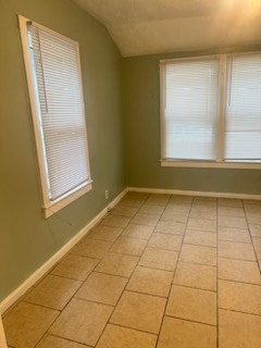 113 1/2 N Chicago St - Photo 5 of 8