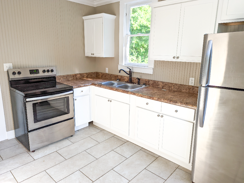 218 Howell St - Photo 2 of 5