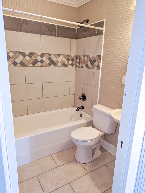 218 Howell St - Photo 3 of 5