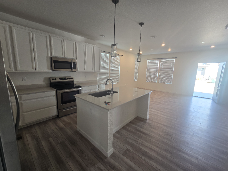 5383 Euclid Dr - Photo 4 of 27