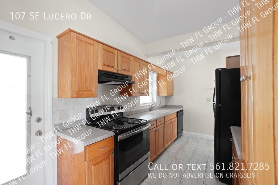 107 Se Lucero Dr - Photo 5 of 13