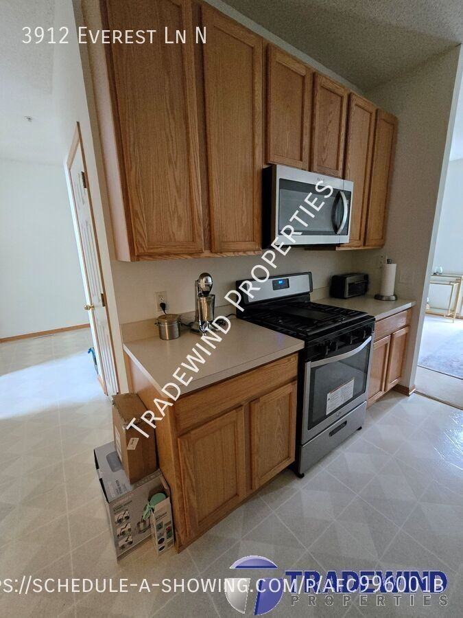 3912 Everest Ln N - Photo 2 of 17