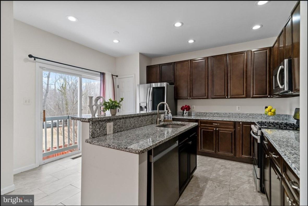 13258 Maple Creek Ln - Photo 6 of 33