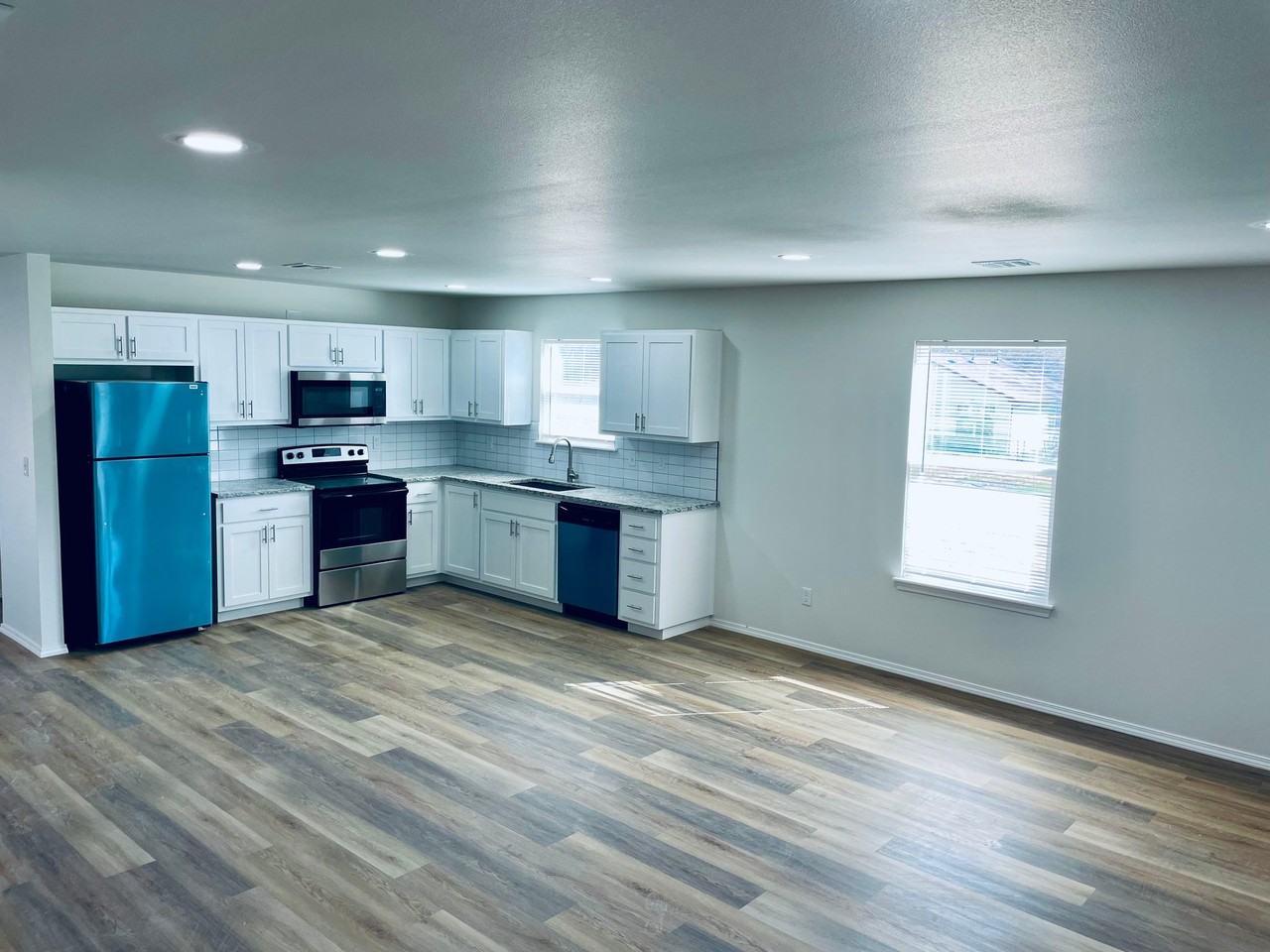 223 S Fairland Ave - Photo 3 of 20