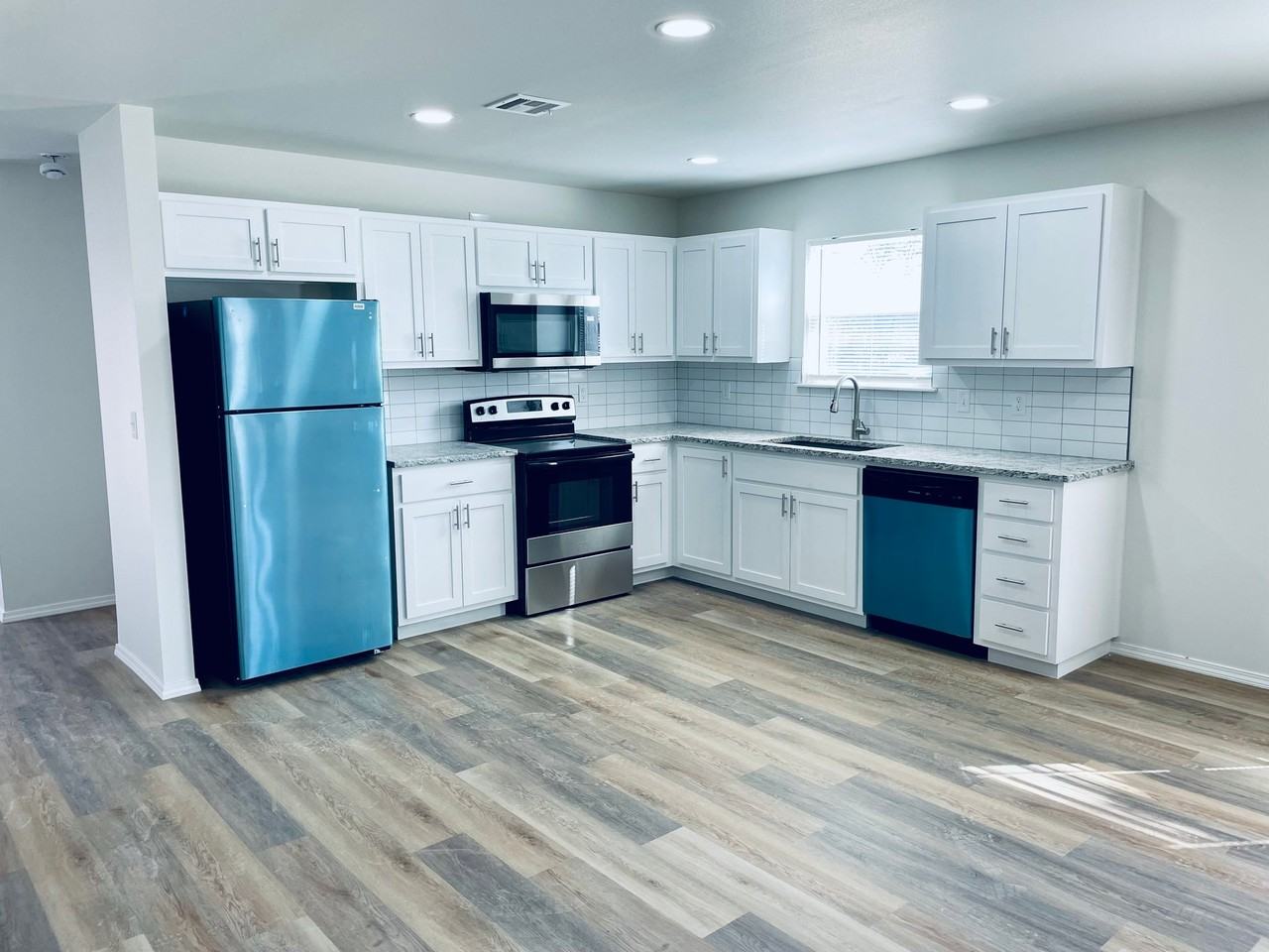 223 S Fairland Ave - Photo 4 of 20