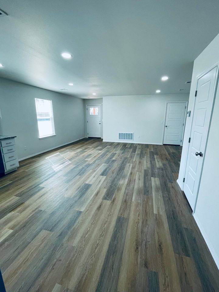 223 S Fairland Ave - Photo 5 of 20