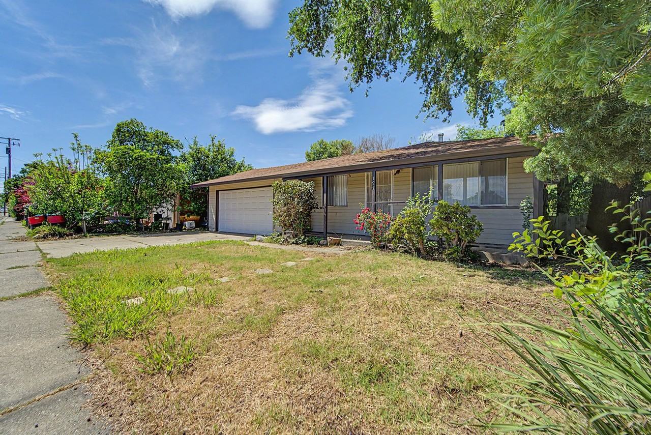 197 Woodbridge Ave - Photo 2 of 15