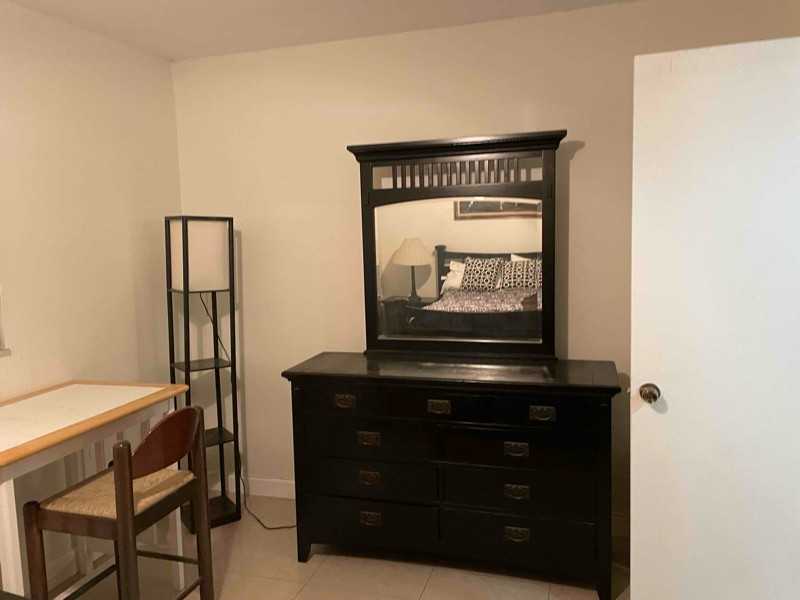 107 Ne 8th St #10 - Photo 6 of 6