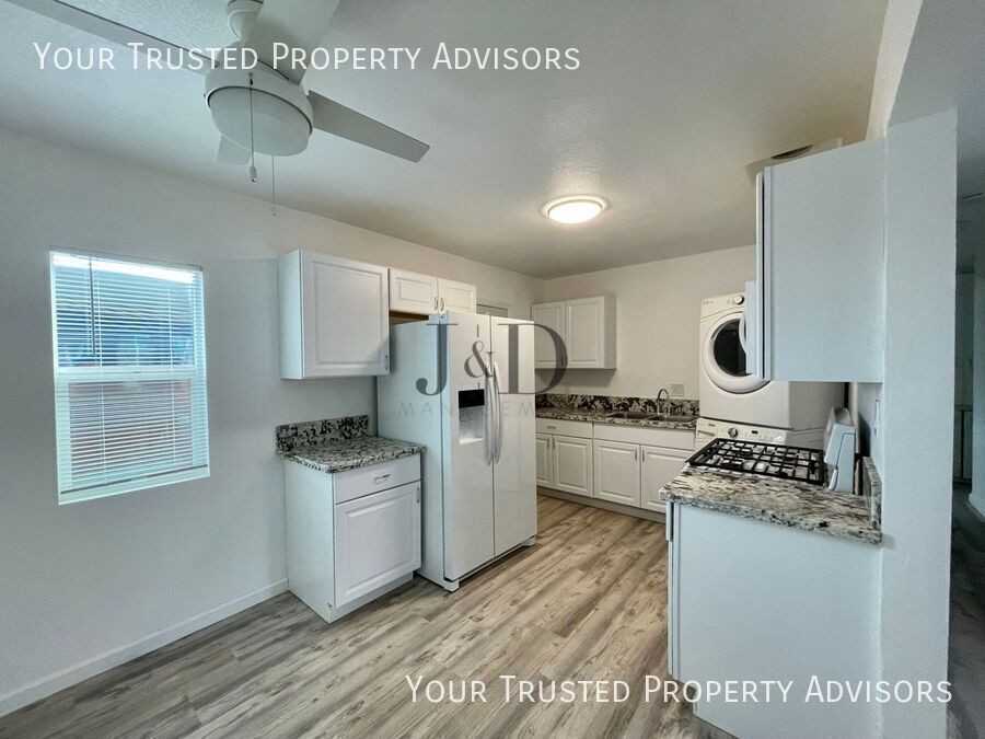 3921 Myrtle Ave - Photo 3 of 15