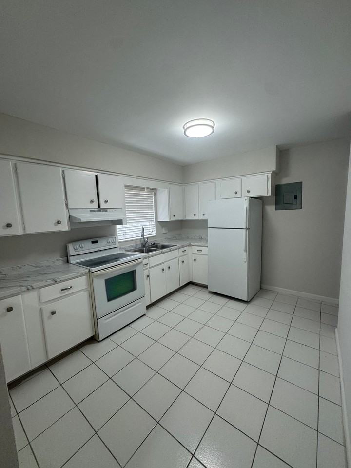 5410 Ne 22nd Ter #12 - Photo 3 of 7