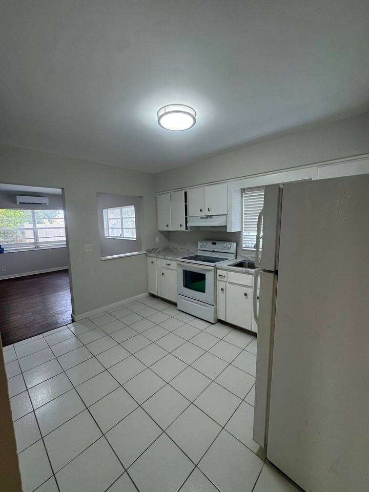 5410 Ne 22nd Ter #12 - Photo 4 of 7