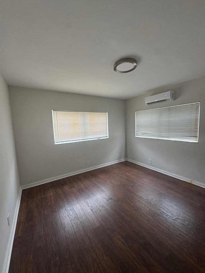 5410 Ne 22nd Ter #12 - Photo 5 of 7