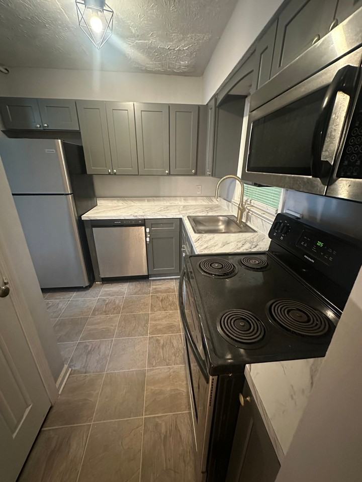 800 Burns Walk Ct Nw - Photo 3 of 15