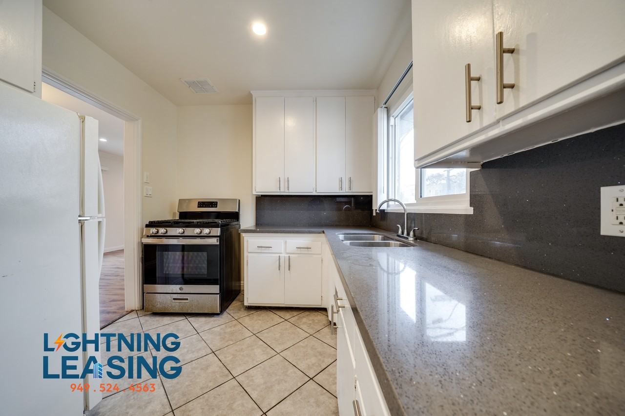 1061 S Stanley Ave #5A - Photo 2 of 23