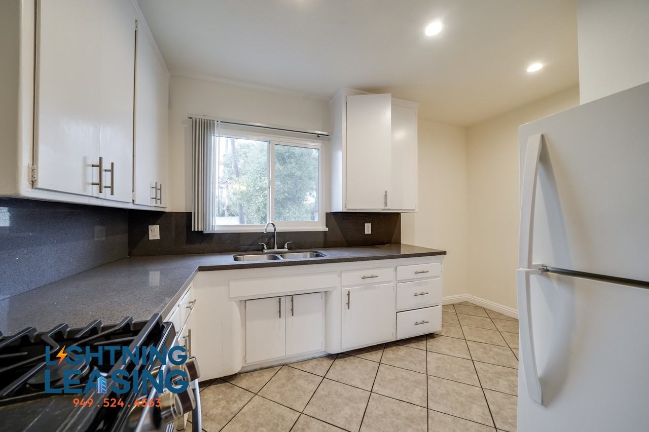 1061 S Stanley Ave #5A - Photo 6 of 23