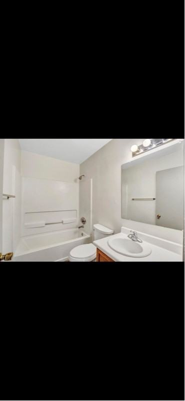 406 E Adams St - Photo 6 of 15