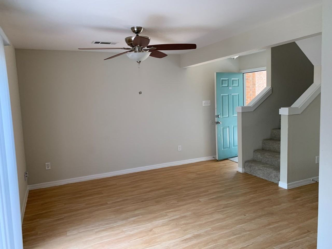 513 South Park Drive - Photo 5 of 18