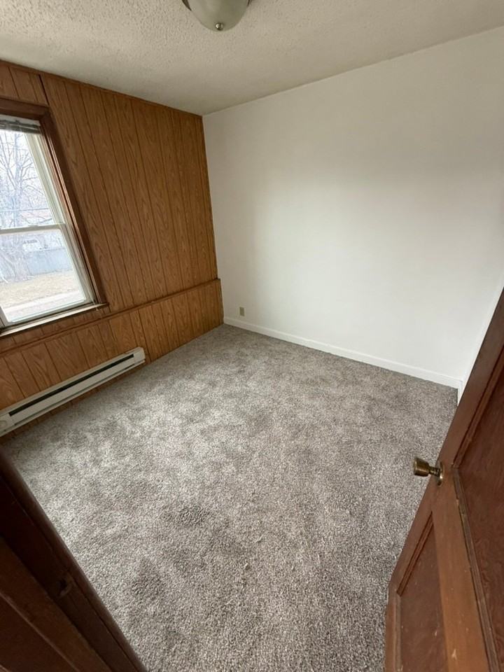 1923 12th Ave N #4 - Photo 6 of 10