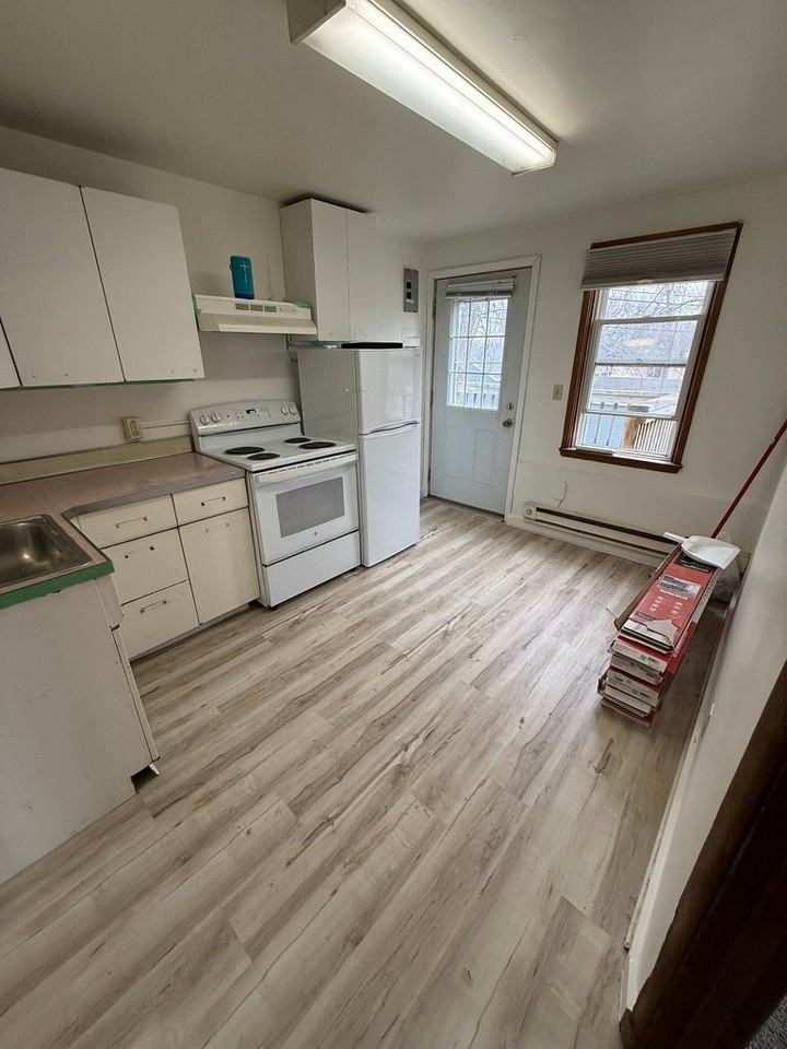 1923 12th Ave N #4 - Photo 7 of 10