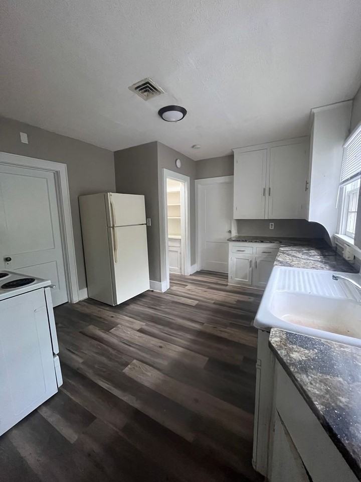 411 S 38th Ave - Photo 3 of 19