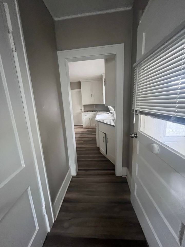 411 S 38th Ave - Photo 4 of 19