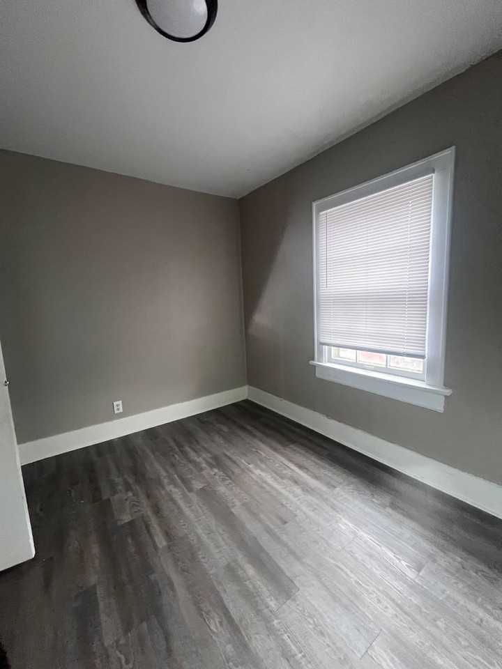 411 S 38th Ave - Photo 7 of 18